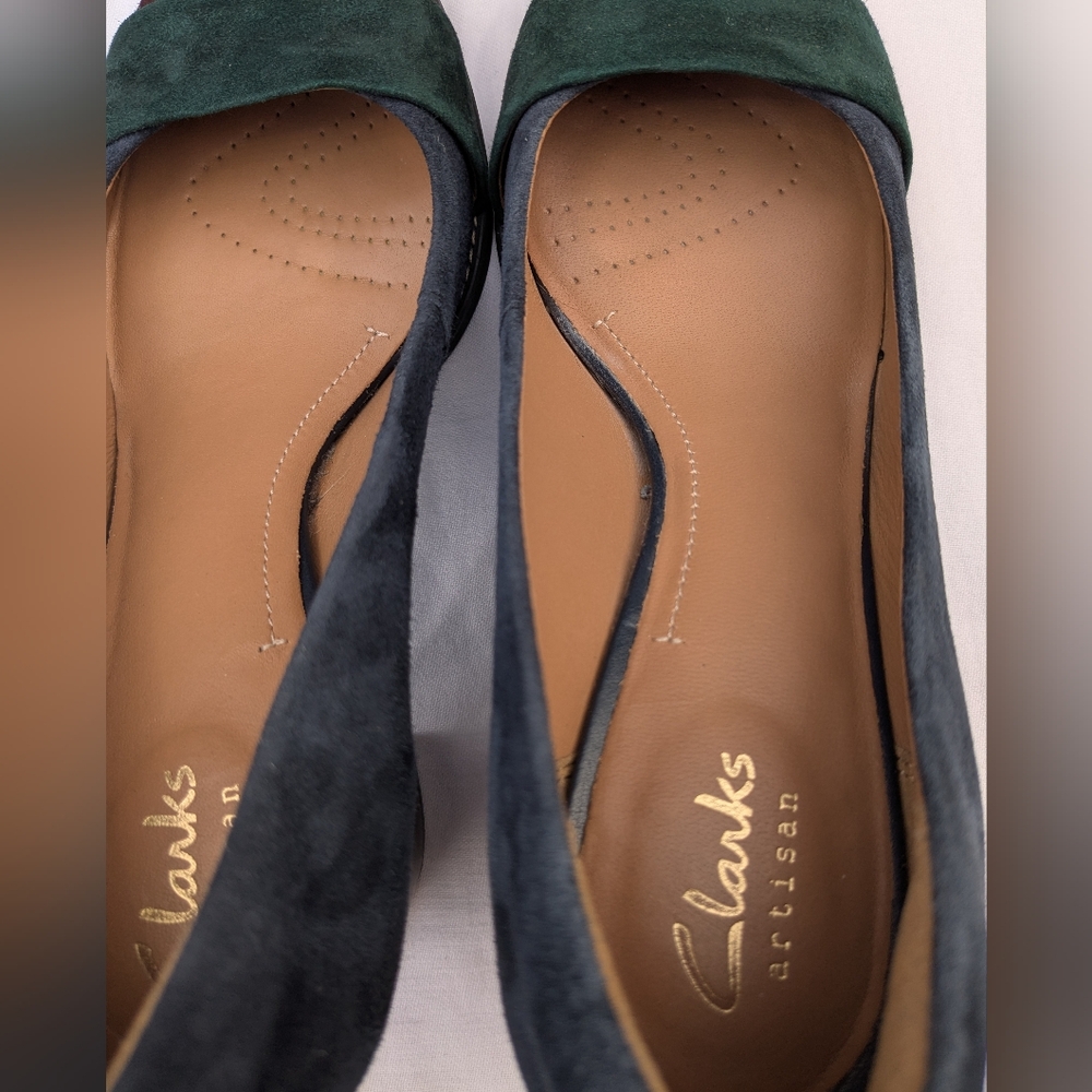 CLARKS 7.5 Artisan Suede Tarah Brae Colorblock Navy Blue Green Block Heels Pumps - Picture 12 of 14